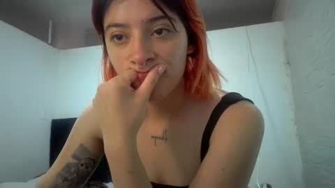 Snapshot of bella_thorne1999 chatting on July 28, 7:04 pm bella_thorne1999 online show from July 28, 7:04 pm