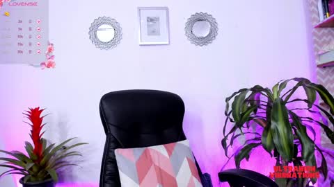 Snapshot of bella_thorne3 chatting on January 9, 10:09 pm Bella online show from January 9, 10:09 pm