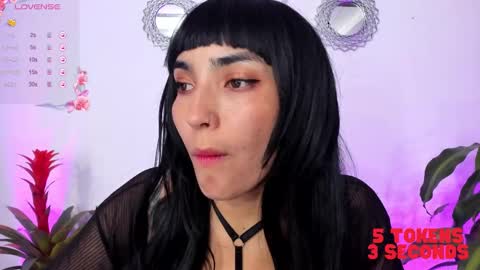 Snapshot of bella_thorne3 chatting on January 13, 3:23 am Bella online show from January 13, 3:23 am