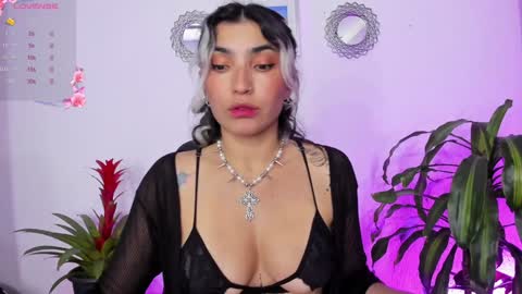 Snapshot of bella_thorne3 chatting on February 8, 2:15 am Bella online show from February 8, 2:15 am