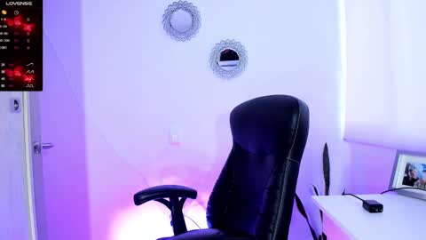 Snapshot of bella_thorne3 chatting on September 25, 10:35 pm Bella online show from September 25, 10:35 pm