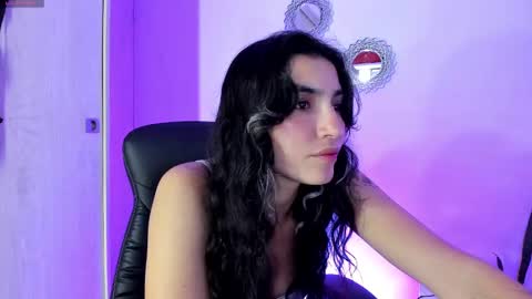 Snapshot of bella_thorne3 chatting on October 8, 2:09 am Bella online show from October 8, 2:09 am