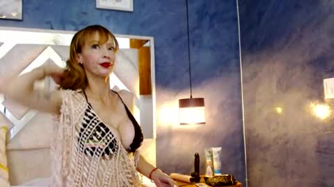 Snapshot of bella_volup chatting on January 18, 7:28 pm bella_volup online show from January 18, 7:28 pm