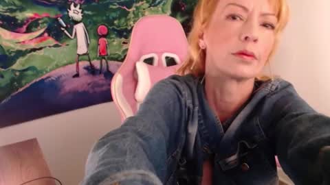 Snapshot of bella_volup chatting on February 15, 5:31 pm bella_volup online show from February 15, 5:31 pm