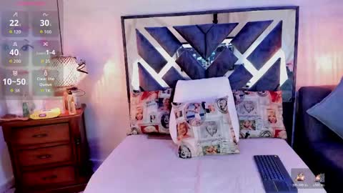 Snapshot of bella_volup chatting on May 10, 1:55 am bella_volup online show from May 10, 1:55 am