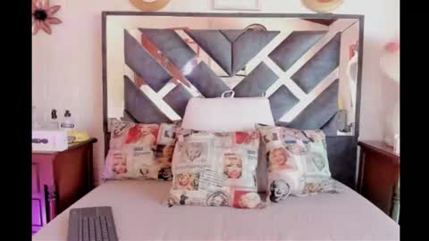 Snapshot of bella_volup chatting on July 16, 2:56 pm bella_volup online show from July 16, 2:56 pm