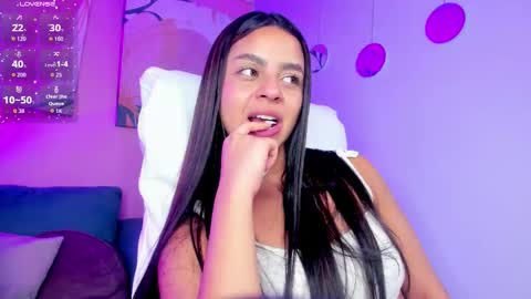 Snapshot of bella_walker_ chatting on September 24, 9:07 pm BELLA online show from September 24, 9:07 pm