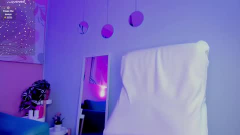 Snapshot of bella_walker_ chatting on October 1, 8:15 pm BELLA online show from October 1, 8:15 pm