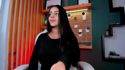 Snapshot of bella_walker_ chatting on October 14, 8:42 pm BELLA online show from October 14, 8:42 pm