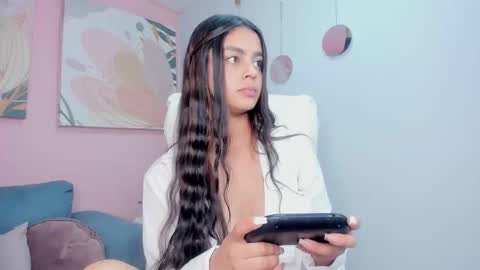 Snapshot of bella_walker_ chatting on November 15, 6:26 pm BELLA online show from November 15, 6:26 pm