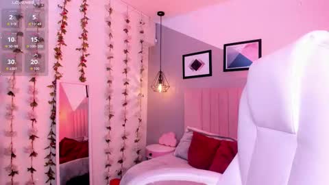 Snapshot of bella_walker_ chatting on November 26, 8:32 pm BELLA online show from November 26, 8:32 pm