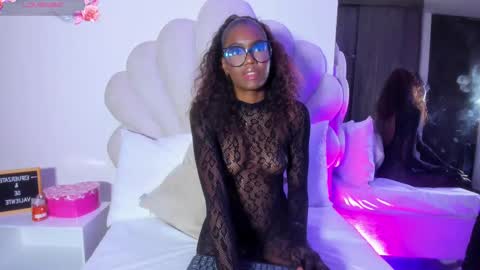 Snapshot of bellaadajud chatting on September 25, 9:35 am Bella Dajud online show from September 25, 9:35 am