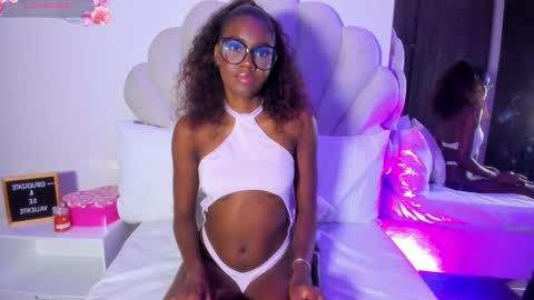 Snapshot of bellaadajud chatting on September 28, 12:05 am Bella Dajud online show from September 28, 12:05 am