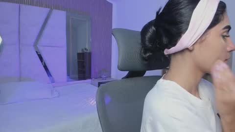 bellaastorm online show from October 2, 2:24 pm