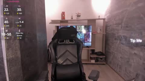 bellaastorm online show from December 3, 9:02 pm