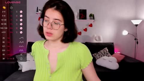 Snapshot of bellacaress chatting on September 11, 2:33 am hello guys im Bella online show from September 11, 2:33 am