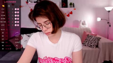 Snapshot of bellacaress chatting on November 28, 2:25 am hello guys im Bella online show from November 28, 2:25 am