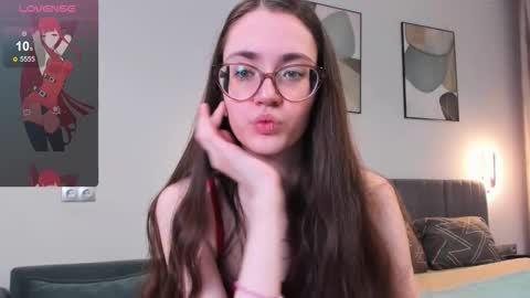 Snapshot of bellacatlovesmeat chatting on October 25, 6:35 pm BellaCatLovesMeat online show from October 25, 6:35 pm