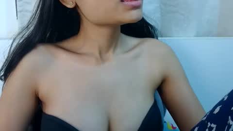 Snapshot of bellacrystall chatting on January 8, 4:59 am bellacrystall online show from January 8, 4:59 am