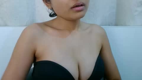 Snapshot of bellacrystall chatting on January 15, 7:57 am bellacrystall online show from January 15, 7:57 am