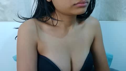 Snapshot of bellacrystall chatting on February 15, 3:03 am bellacrystall online show from February 15, 3:03 am