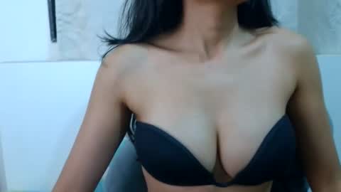 Snapshot of bellacrystall chatting on March 28, 4:39 pm bellacrystall online show from March 28, 4:39 pm