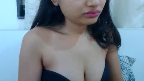Snapshot of bellacrystall chatting on March 31, 5:52 am bellacrystall online show from March 31, 5:52 am
