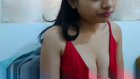 Snapshot of bellacrystall chatting on April 11, 10:08 am bellacrystall online show from April 11, 10:08 am