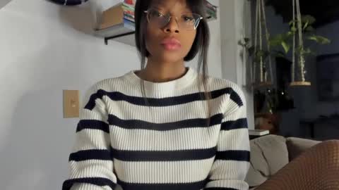 Snapshot of bellahproudly chatting on May 10, 11:32 pm Bellah online show from May 10, 11:32 pm