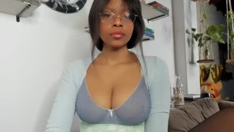 Snapshot of bellahproudly chatting on May 27, 12:07 am Bellah online show from May 27, 12:07 am