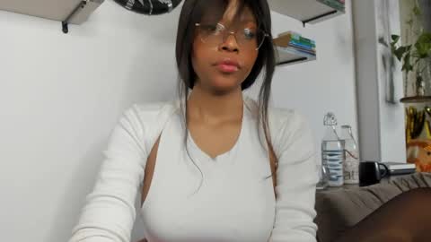 Snapshot of bellahproudly chatting on May 31, 11:17 pm Bellah online show from May 31, 11:17 pm