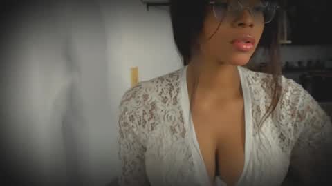 Snapshot of bellahproudly chatting on June 8, 7:53 am Bellah online show from June 8, 7:53 am