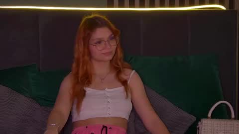 Snapshot of bellamarebelle chatting on September 21, 4:03 am BellaMarebelle online show from September 21, 4:03 am