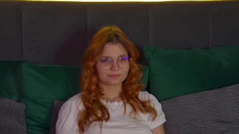 Snapshot of bellamarebelle chatting on September 25, 4:38 am BellaMarebelle online show from September 25, 4:38 am