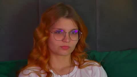 Snapshot of bellamarebelle chatting on October 5, 4:22 am BellaMarebelle online show from October 5, 4:22 am