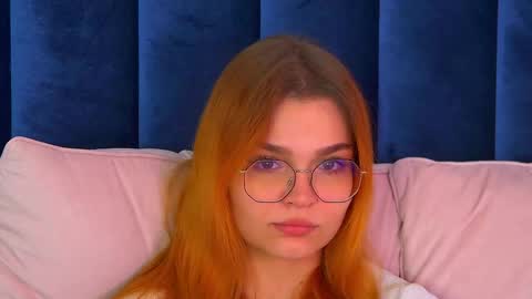 Snapshot of bellamarebelle chatting on October 16, 4:46 am BellaMarebelle online show from October 16, 4:46 am