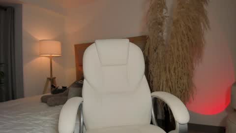 Snapshot of bellamia_ chatting on January 2, 12:13 am Bella Mia online show from January 2, 12:13 am