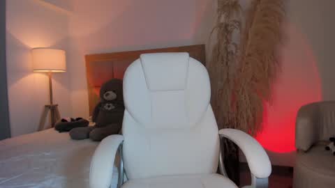 Snapshot of bellamia_ chatting on January 4, 9:43 am Bella Mia online show from January 4, 9:43 am