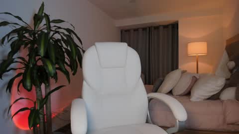 Snapshot of bellamia_ chatting on January 25, 4:56 am Bella Mia online show from January 25, 4:56 am