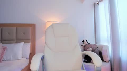 Snapshot of bellamia_ chatting on September 12, 7:14 pm Bella Mia online show from September 12, 7:14 pm