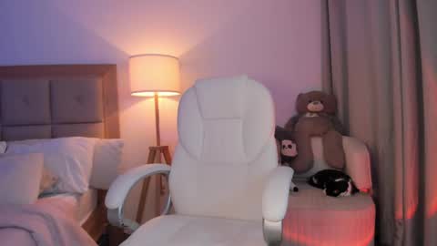 Snapshot of bellamia_ chatting on October 4, 11:58 pm Bella Mia online show from October 4, 11:58 pm