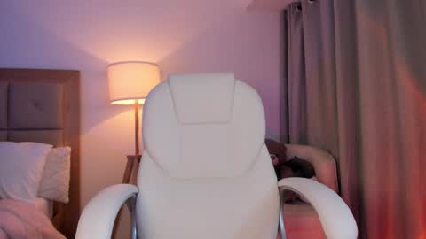 Snapshot of bellamia_ chatting on October 11, 3:50 am Bella Mia online show from October 11, 3:50 am