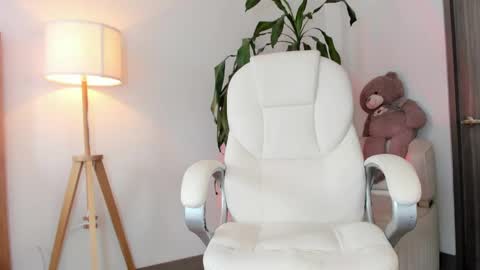 Bella Mia online show from April 25, 1:41 pm