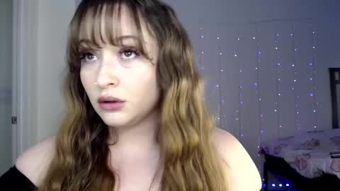 Snapshot of bellamonroee chatting on February 4, 4:26 am Bella Monroe online show from February 4, 4:26 am