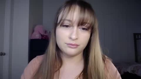 Snapshot of bellamonroee chatting on February 21, 4:40 am Bella Monroe online show from February 21, 4:40 am