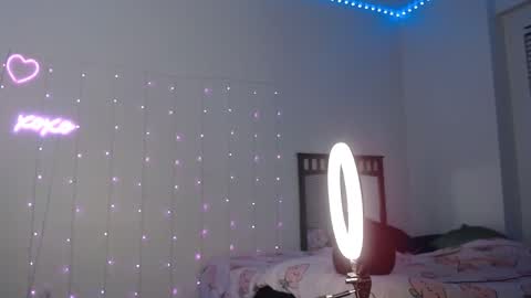 Snapshot of bellamonroee chatting on February 21, 7:45 am Bella Monroe online show from February 21, 7:45 am