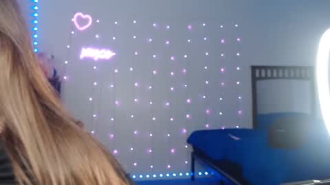 Snapshot of bellamonroee chatting on February 23, 7:44 am Bella Monroe online show from February 23, 7:44 am