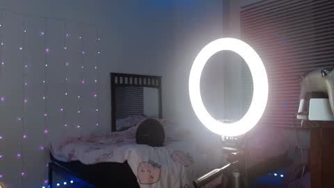 Snapshot of bellamonroee chatting on February 25, 6:03 am Bella Monroe online show from February 25, 6:03 am