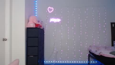 Snapshot of bellamonroee chatting on March 10, 3:56 am Bella Monroe online show from March 10, 3:56 am