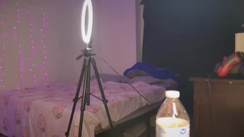 Snapshot of bellamonroee chatting on September 15, 3:28 am Bella Monroe online show from September 15, 3:28 am